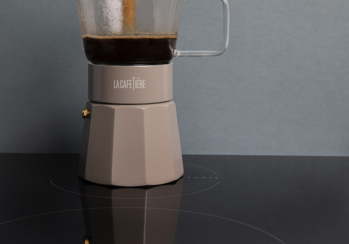 Szklana kawiarka Verona La Cafetière – latte, 290 ml – aranżacja