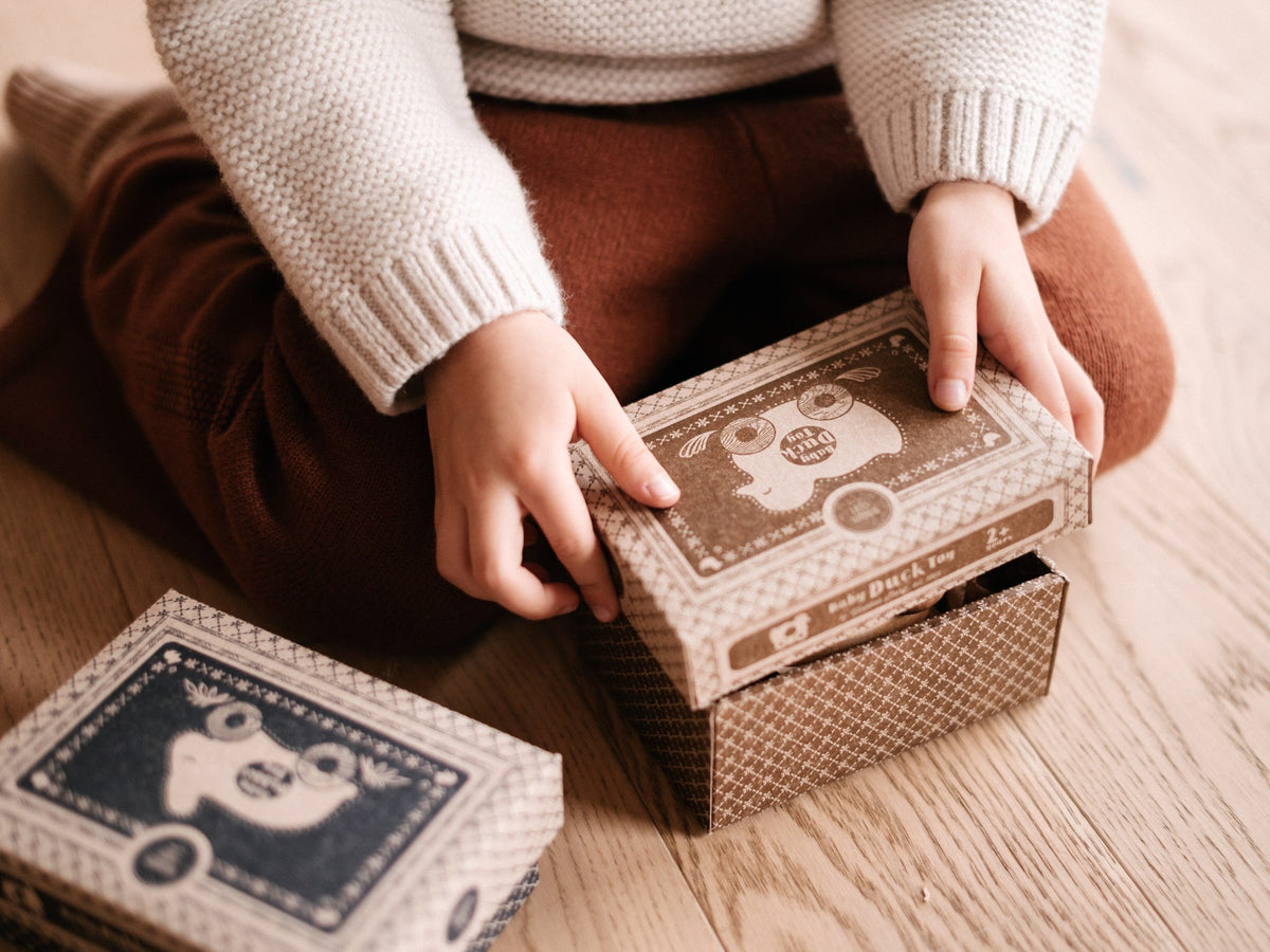 Drewniana zabawka na kółkach Kaczka Wooden Story – aranżacja