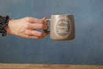 Kubek kamionkowy Eat Sleep Coffee Repeat Mikasa – brązowy, 400 ml – aranżacja
