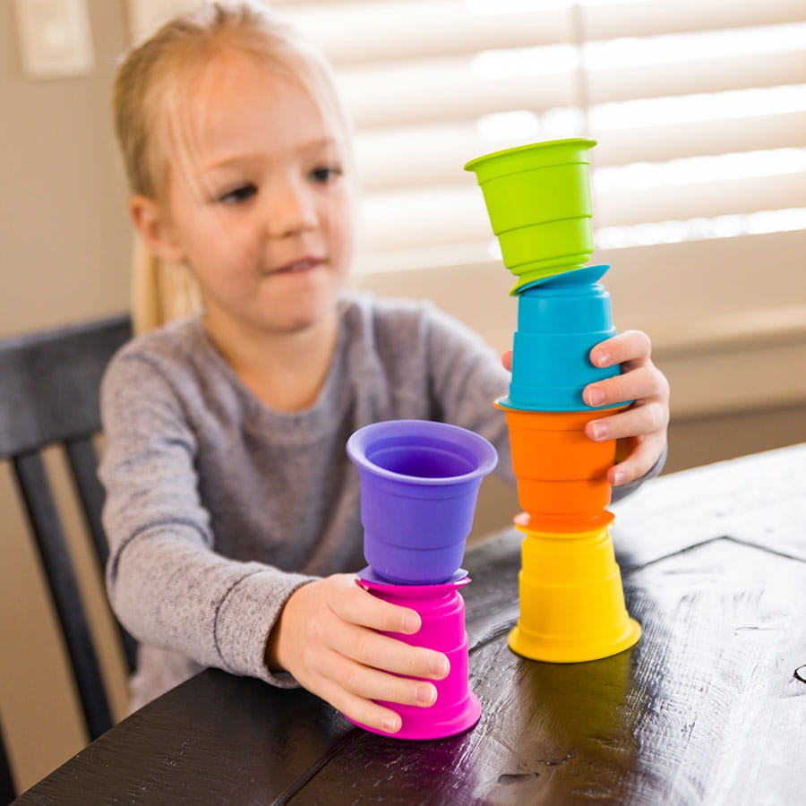 Kubeczki z przyssawkami Fat Brain Toy Co. – Suction Kupz, 6 szt. – zdjęcie 7