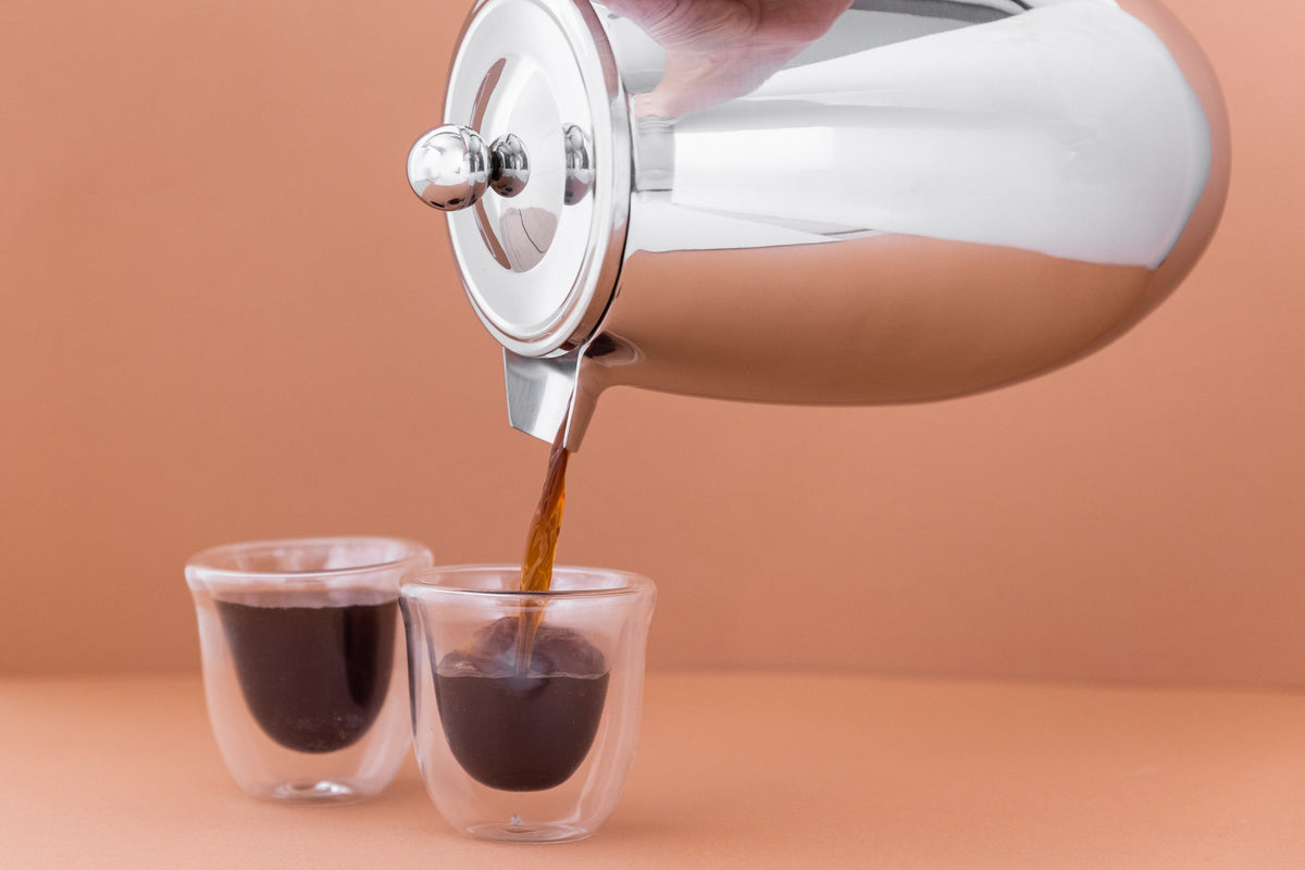 Zaparzacz do kawy i herbaty z podwójnymi ściankami La Cafetière – srebrny, 1 l – aranżacja