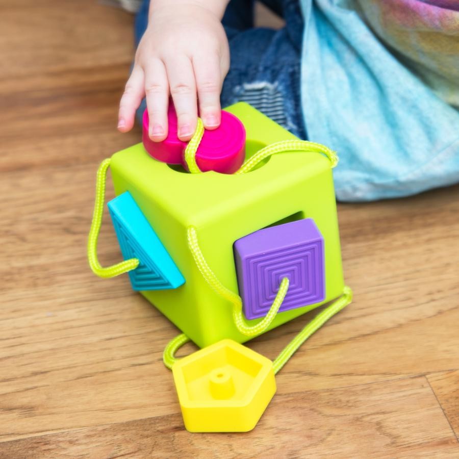 Sorter kształtów Fat Brain Toy Co. – OombeeCube – zdjęcie 9