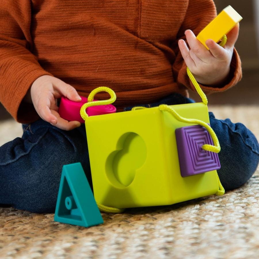 Sorter kształtów Fat Brain Toy Co. – OombeeCube – zdjęcie 4