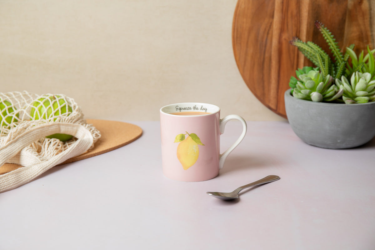 Kubek porcelanowy Cytryna Mikasa – różowy, 280 ml – aranżacja