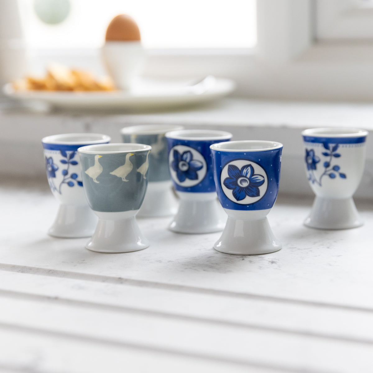 Kieliszki na jajko Gąski Kitchen Craft – niebieskie, zestaw 4 szt. – aranżacja