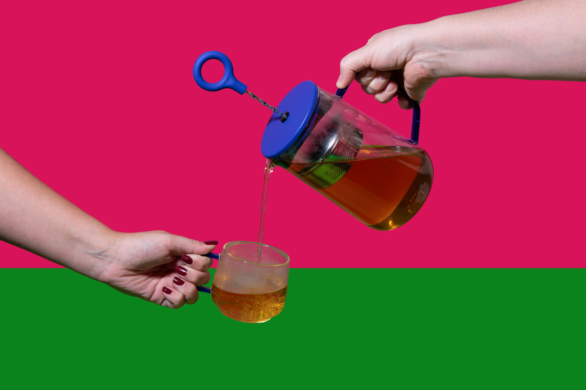 Kubki szklane z niebieskim uchwytem La Cafetière – 2 szt., 275 ml – aranżacja