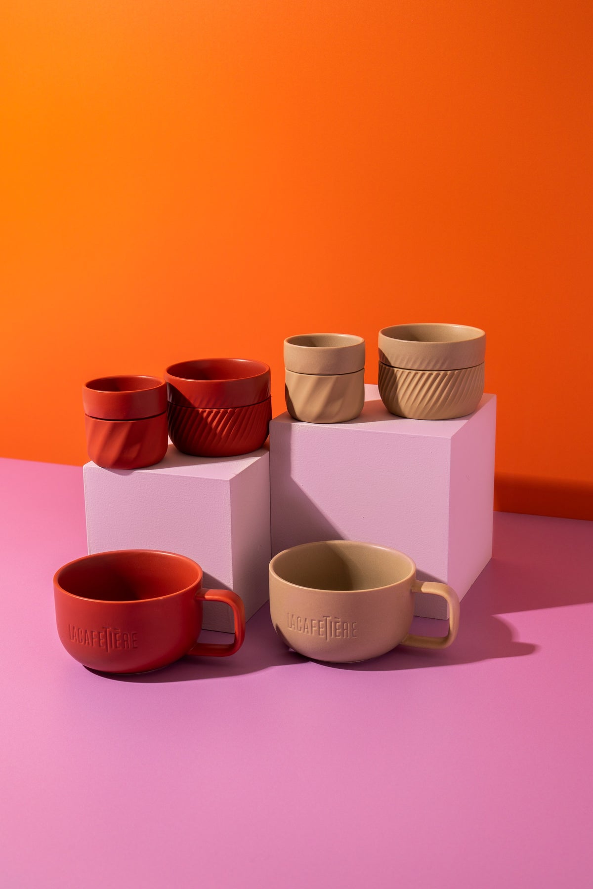 Kubki do kawy wstawiane jeden w drugi La Cafetière – czerwone, 3 szt. – aranżacja