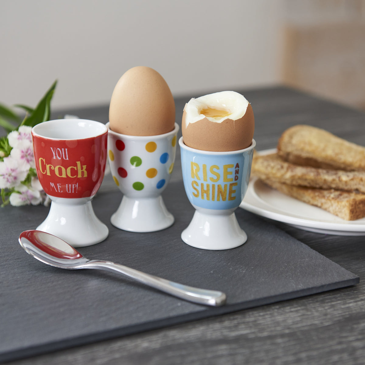 Kieliszki na jajko „You crack me up” Kitchen Craft – zestaw 4 szt. – aranżacja