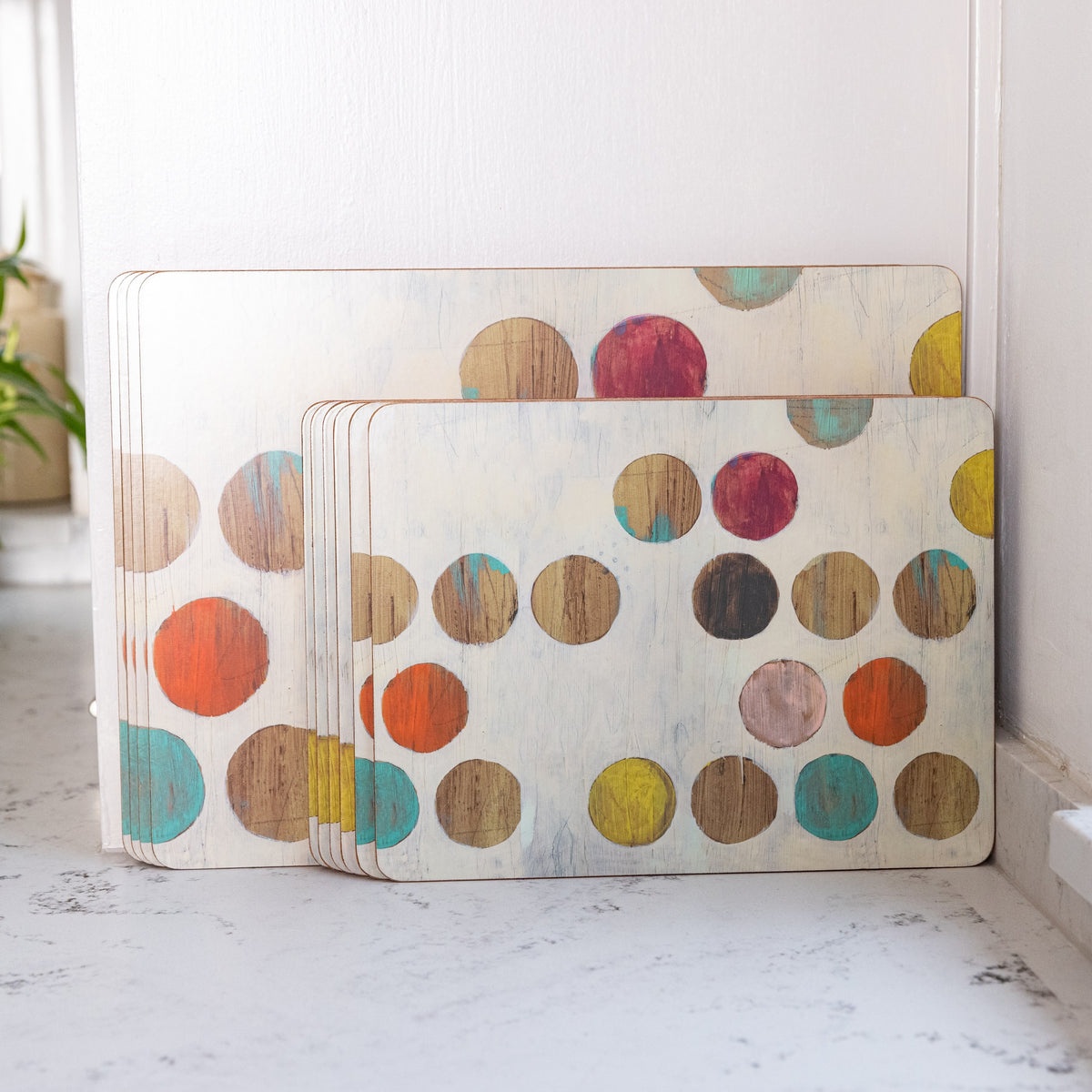 Podkładki korkowe Kropki Retro Kitchen Craft – duże, pod talerze, 4 szt. – aranżacja