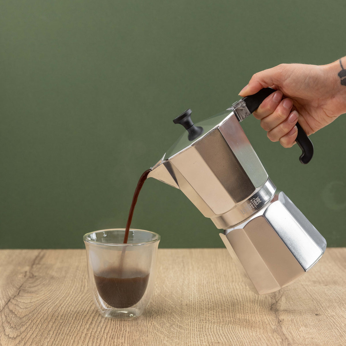 Kawiarka Venice La Cafetière – srebrna, 470 ml – aranżacja