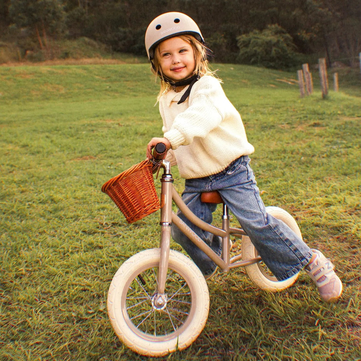 Banwood FIRST GO! rowerek biegowy Beige – zdjęcie aranżacyjne