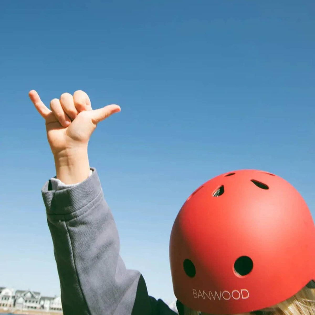 Banwood dziecięcy kask rowerowy red – zdjęcie aranżacyjne