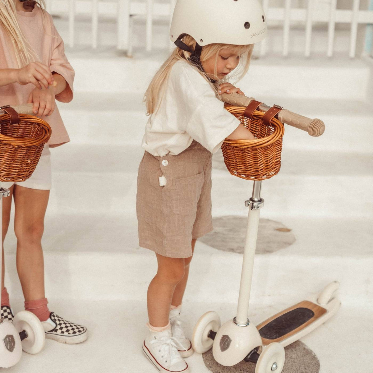Banwood Hulajnoga Cream – zdjęcie aranżacyjne