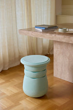 Stapelstein® Dynamic All light green na parkiecie