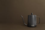 Dzbanek przelewowy La Cafetière – matowy czarny, 600 ml – aranżacja