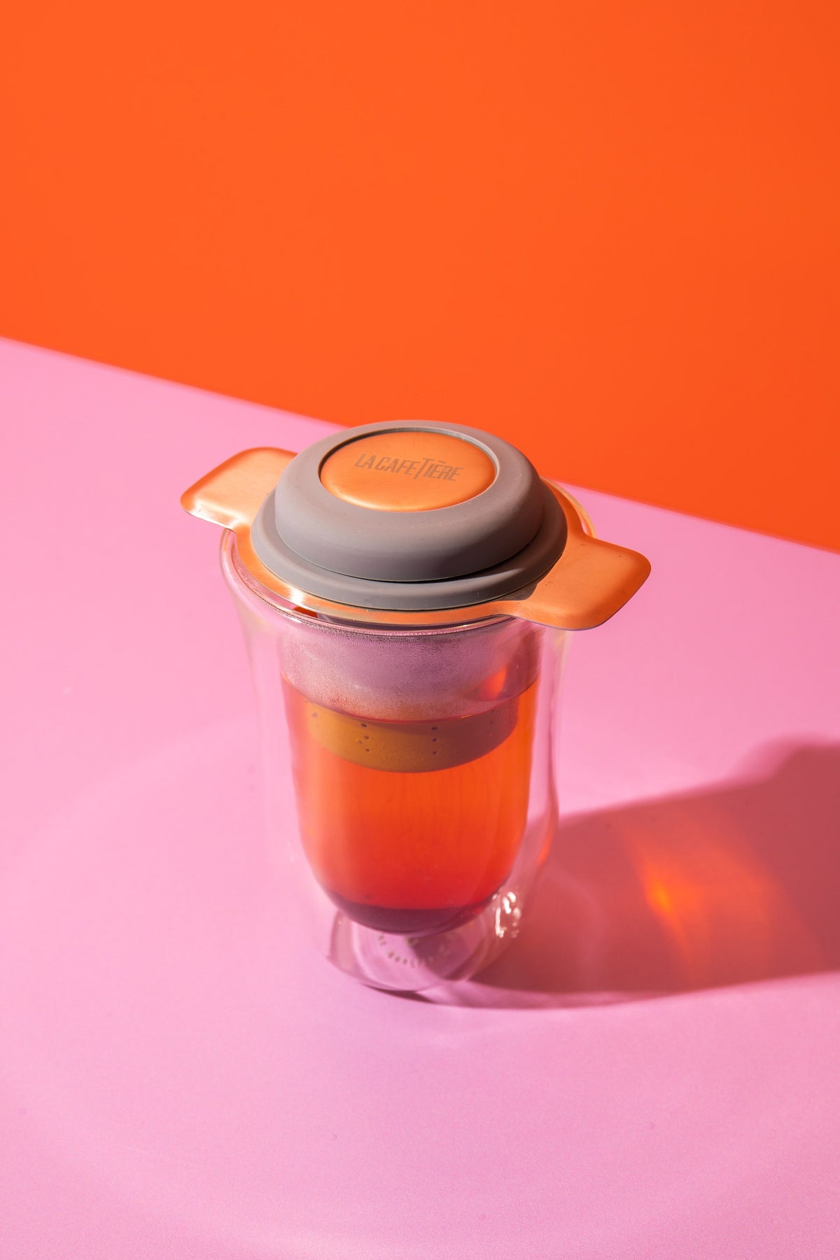 Składany silikonowy zaparzacz do herbaty La Cafetière – szary – aranżacja
