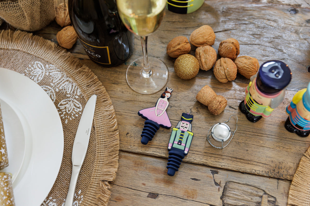 Zatyczki do butelek The Nutcracker Kitchen Craft – zielona i różowa, 2 szt. – aranżacja