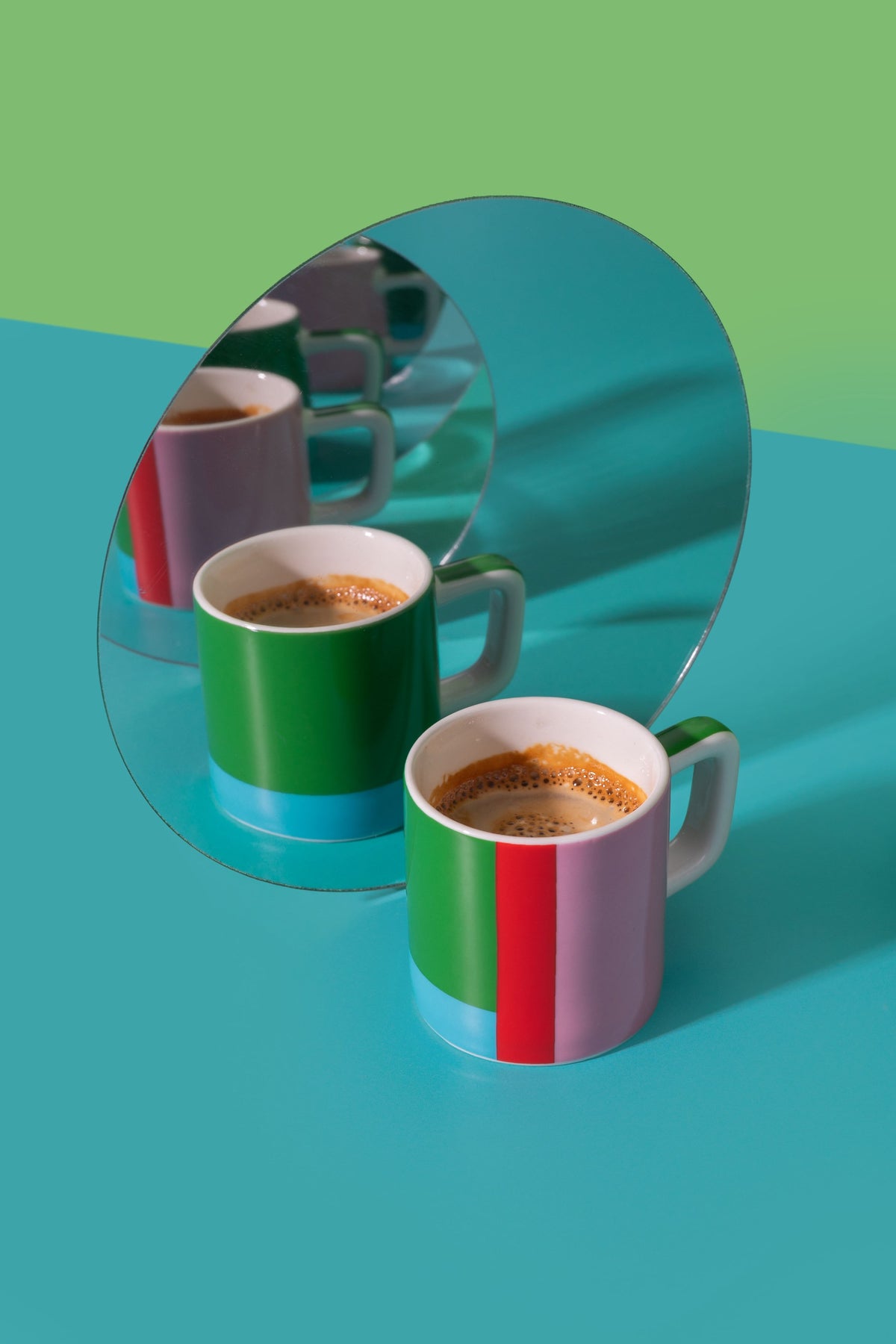 Filiżanka do espresso Utopian Lines La Cafetière – geometryczny wzór, 120 ml – aranżacja