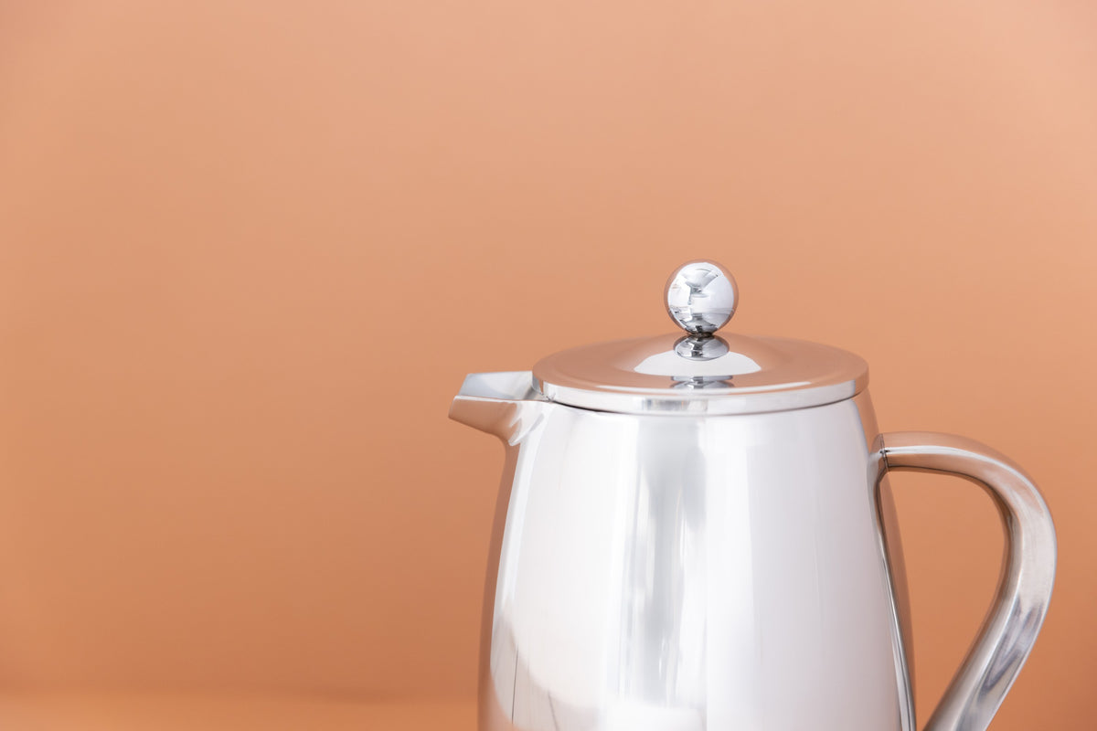 Zaparzacz do kawy i herbaty z podwójnymi ściankami La Cafetière – srebrny, 1 l – aranżacja