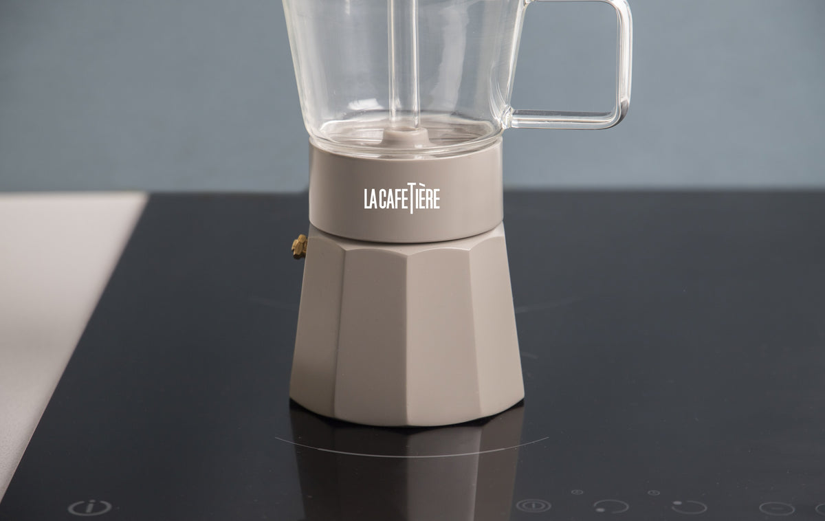 Szklana kawiarka Verona La Cafetière – latte, 290 ml – aranżacja