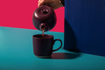 Kubek ceramiczny do kawy La Cafetière – fioletowy, 350 ml – aranżacja