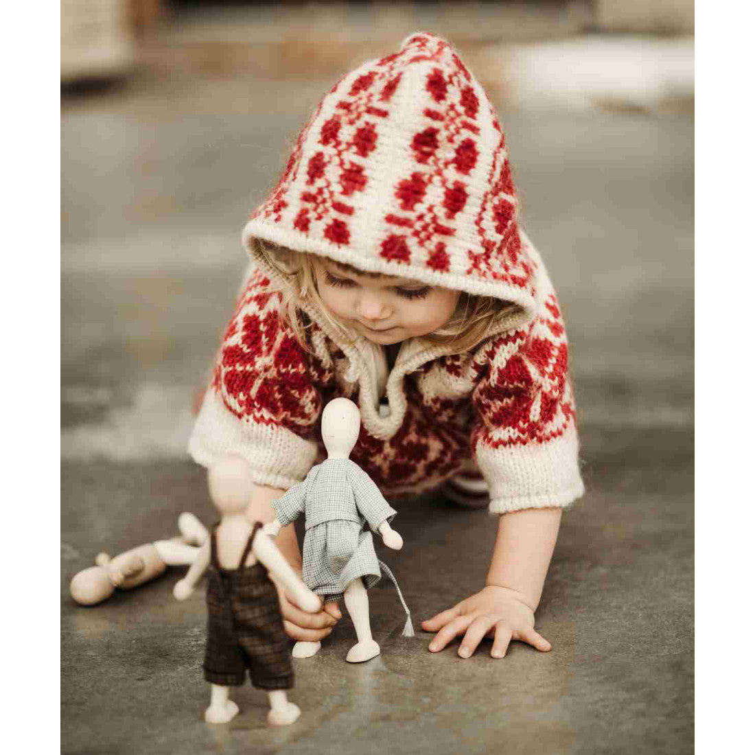 Drewniana lalka Orzechowa ze spodniami Wooden Story – zdjęcie 6