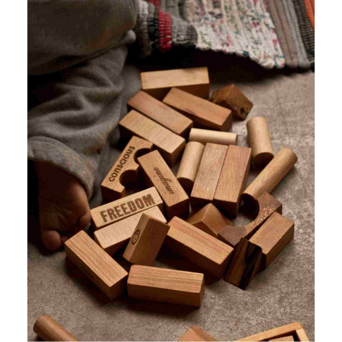 Drewniane klocki Peace & Love w skrzynce Wooden Story – XL, 72 el. – zdjęcie 2