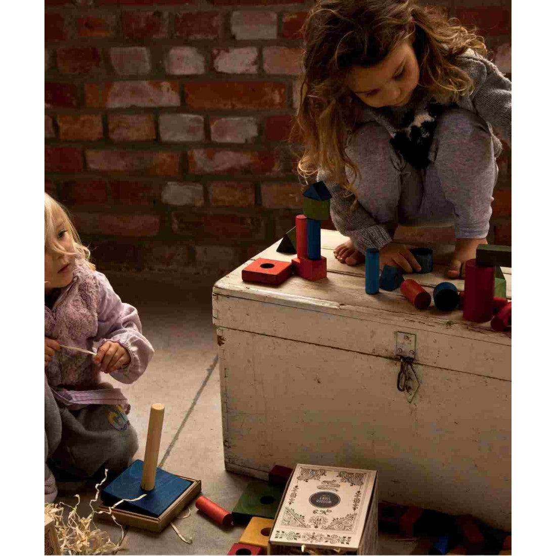 Drewniane klocki w skrzynce Wooden Story – barwa ciepła, 30 el. – zdjęcie 2