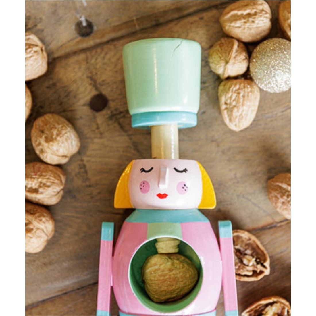 Drewniany dziadek do orzechów The Nutcracker Kitchen Craft – dziewczyna – zdjęcie 4