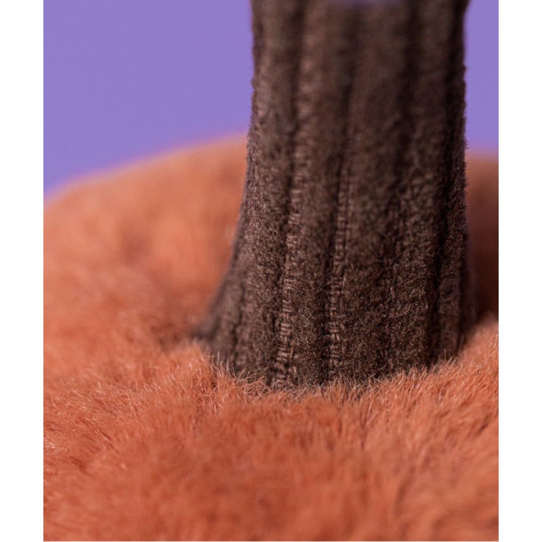 Maskotka Jellycat Amuseables – Dynia Jack 10 cm, zbliżenie na sztruksowy ogonek
