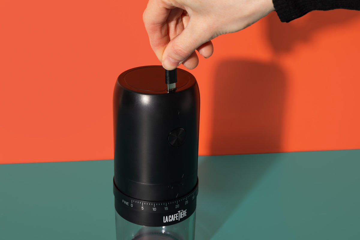 Elektryczny młynek do kawy z ceramicznymi żarnami La Cafetière – czarny, 200 ml – aranżacja