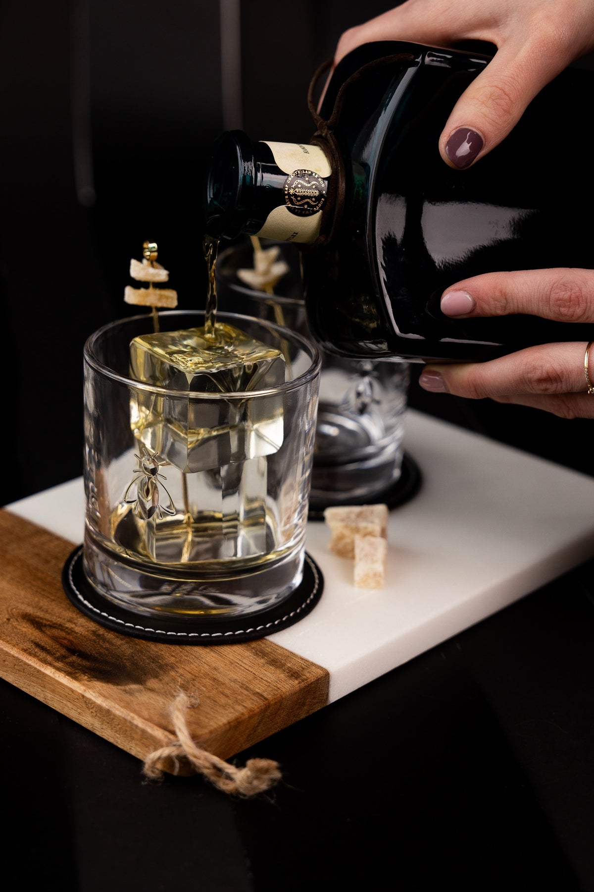 Szklanki do whisky Abeille La Rochère – 4 szt., 300 ml – aranżacja