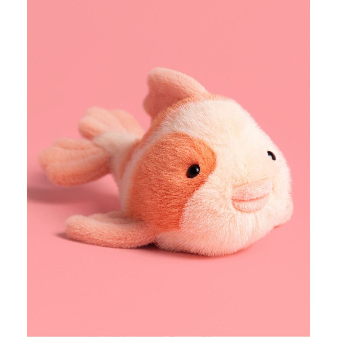 Maskotka Jellycat – Fantazyjny Karp 20 cm, zdjęcie na różowym tle