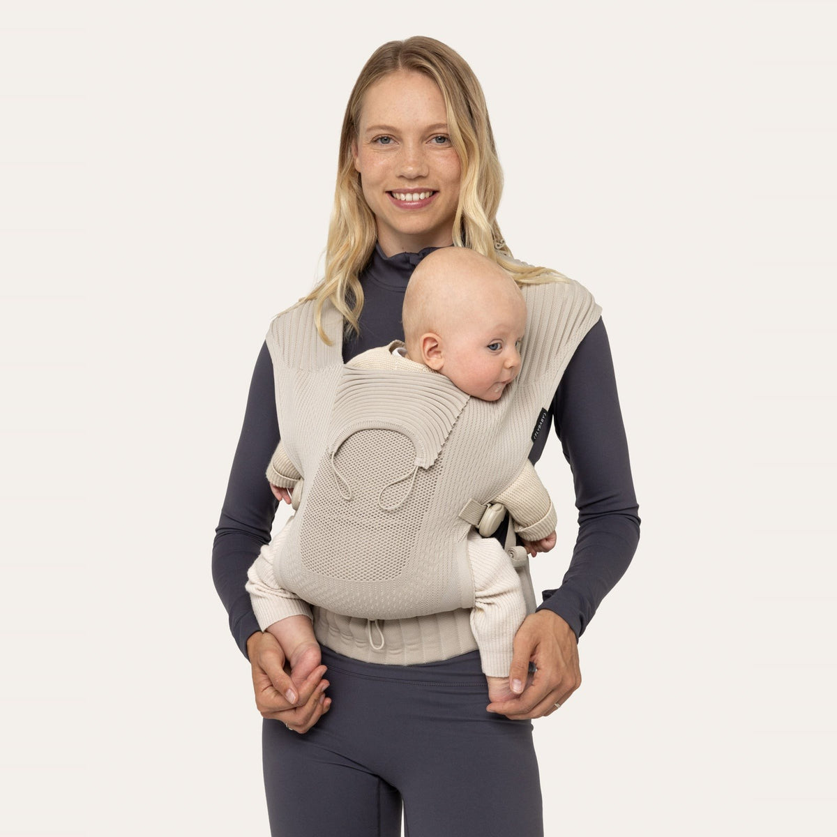 Nosidełko Flybaby All Cream – kremowa dzianina 3D, kremowe taśmy i klamry