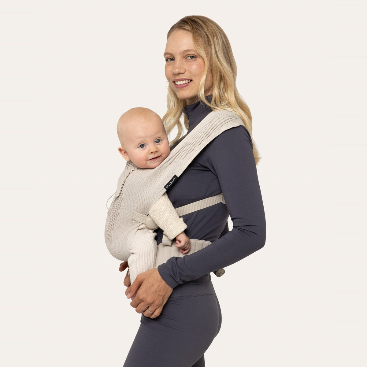 Nosidełko Flybaby All Cream – kremowa dzianina 3D, kremowe taśmy i klamry