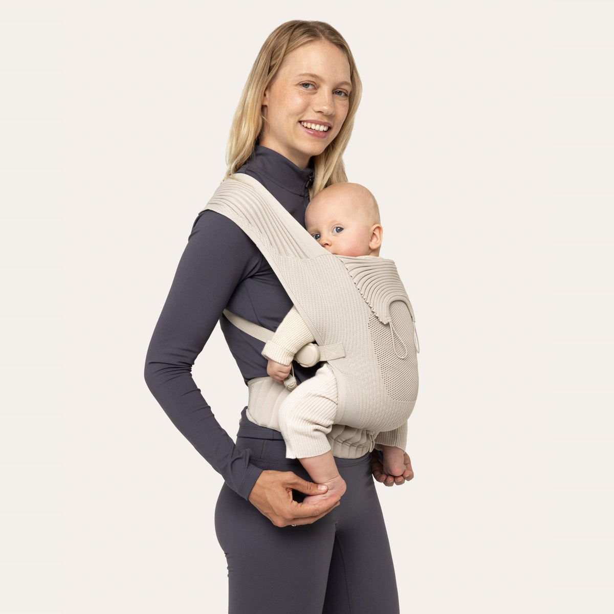 Nosidełko Flybaby All Cream – kremowa dzianina 3D, kremowe taśmy i klamry