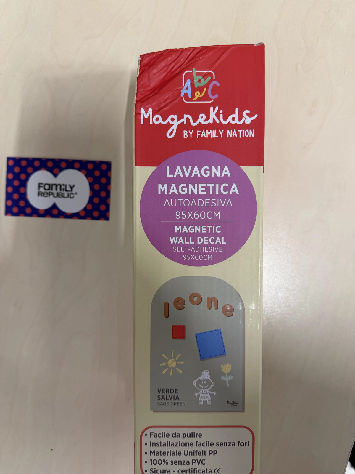 Zgnieciony róg kartonu tablicy MagneKids Arch Sage Green