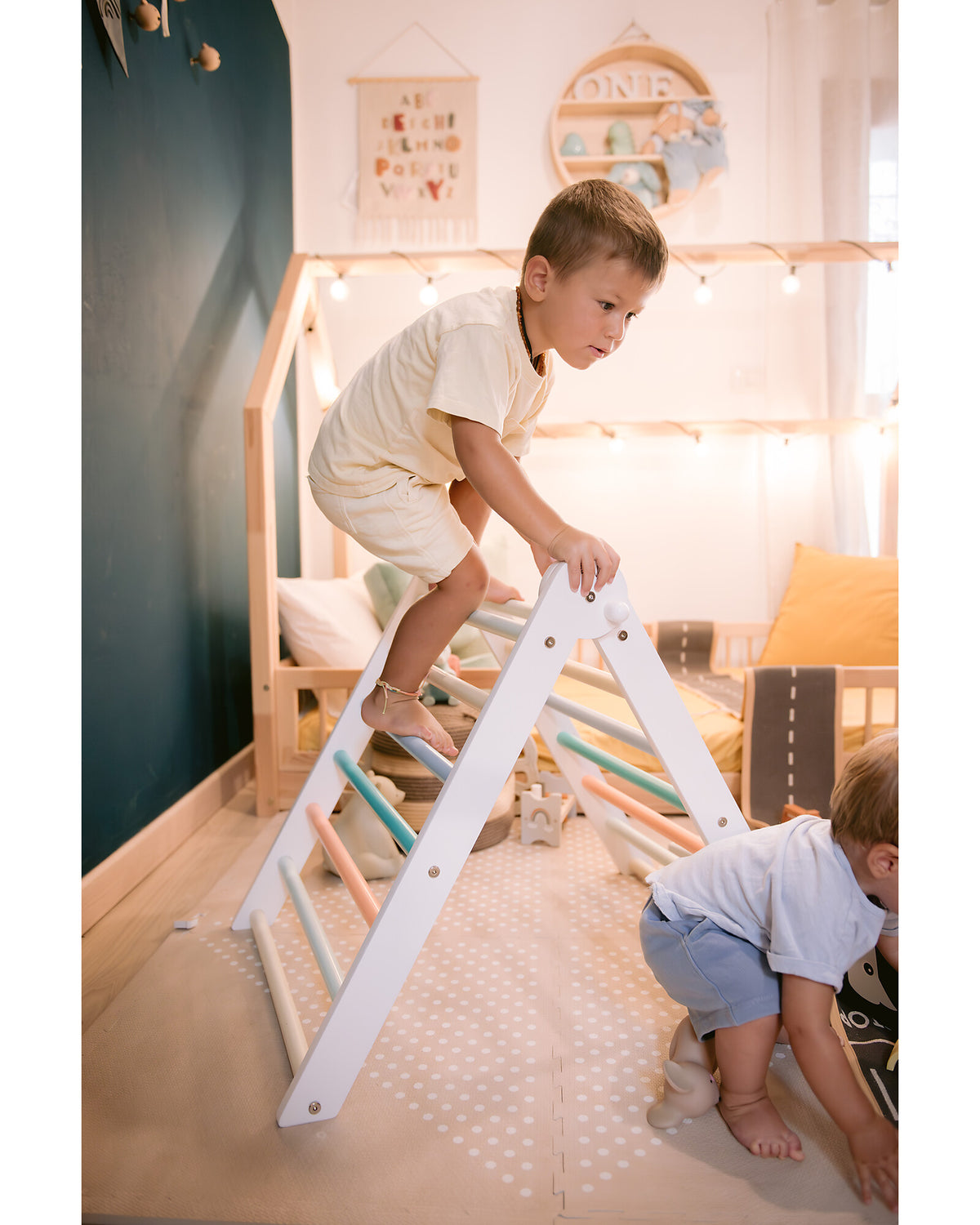 Family Nation trójkąt Pikler Montessori do wspinania – Rainbow Sunny Beach