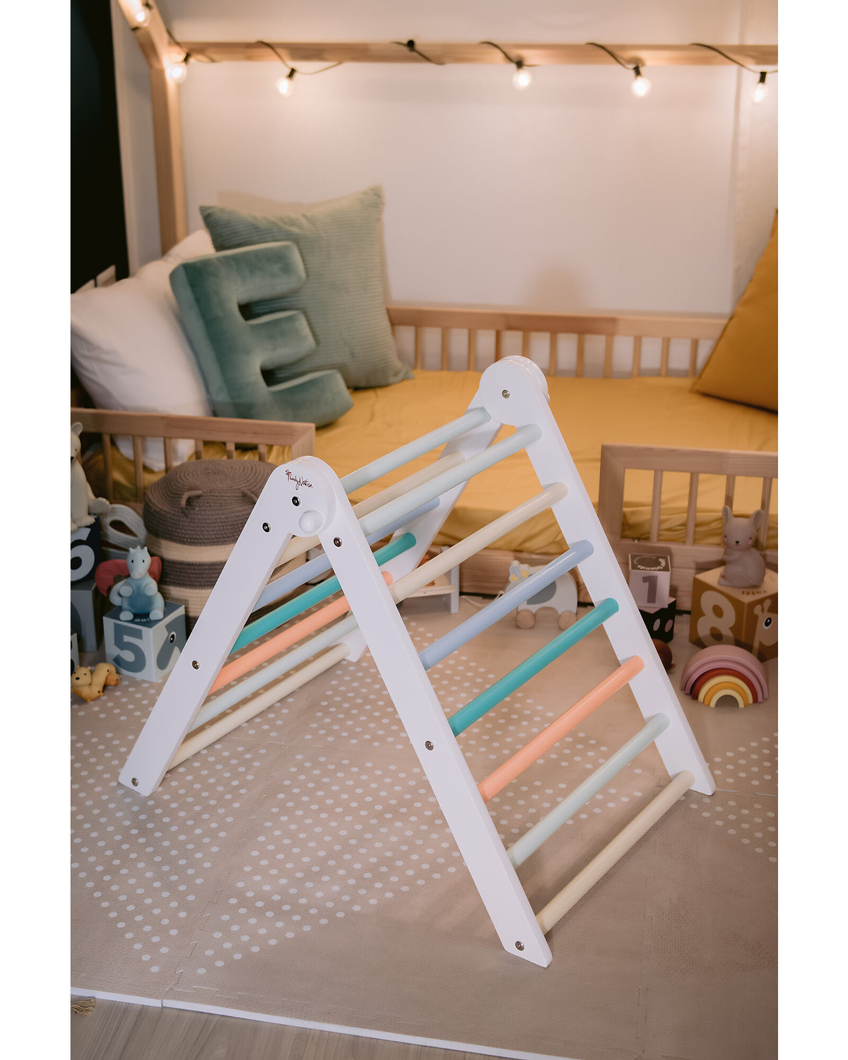 Family Nation trójkąt Pikler Montessori do wspinania – Rainbow Sunny Beach