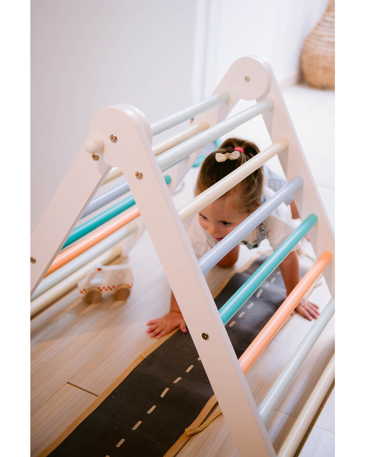 Family Nation trójkąt Pikler Montessori do wspinania – Rainbow Sunny Beach