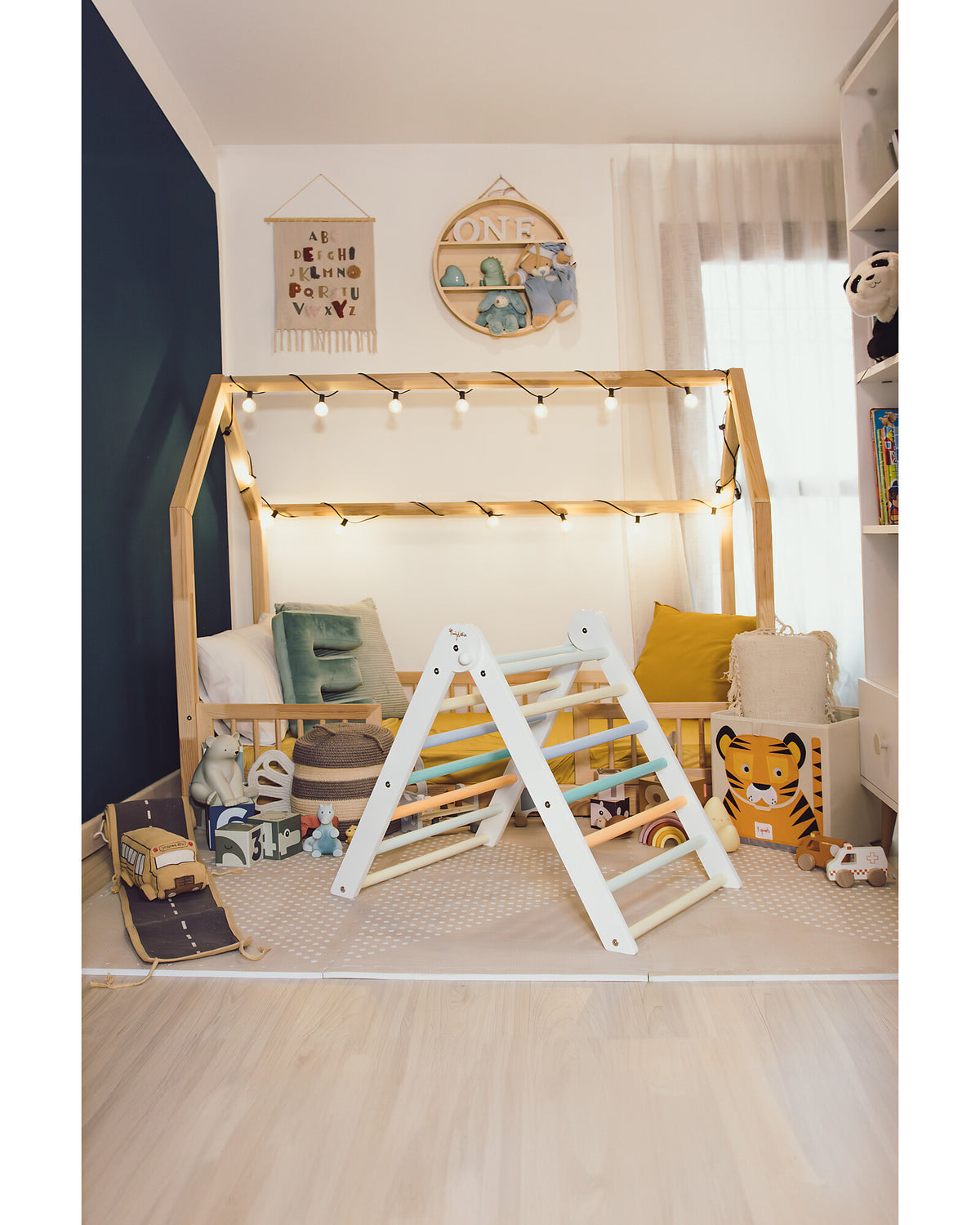 Family Nation trójkąt Pikler Montessori do wspinania – Rainbow Sunny Beach