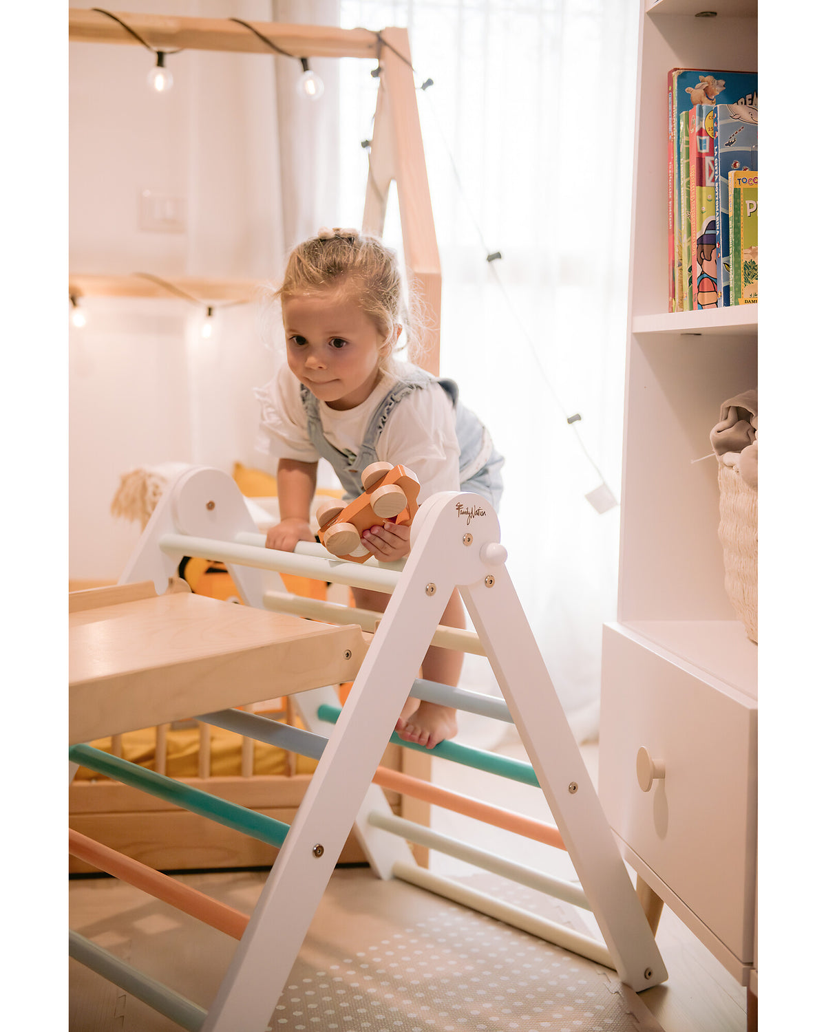 Family Nation trójkąt Pikler Montessori do wspinania – Rainbow Sunny Beach