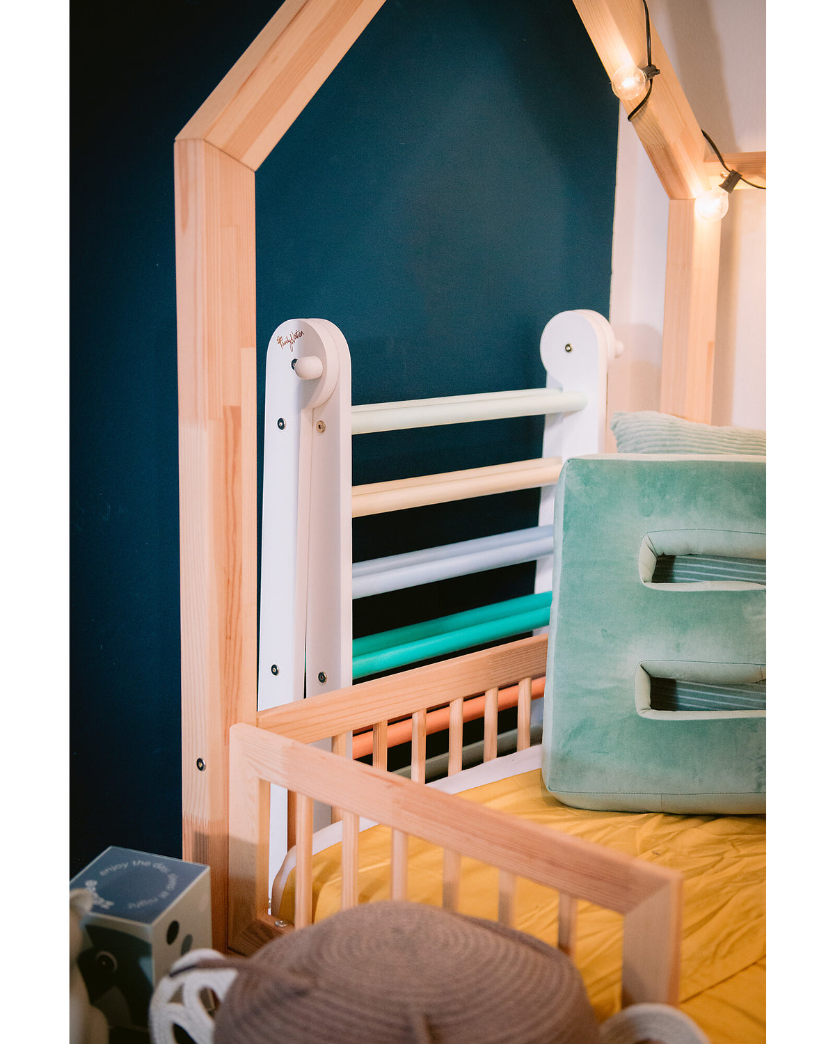 Family Nation trójkąt Pikler Montessori do wspinania – Rainbow Sunny Beach