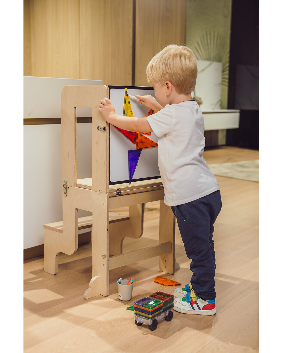 Family Nation wieża edukacyjna Montessori 3w1 z dwustronną tablicą magnetyczną – Natural