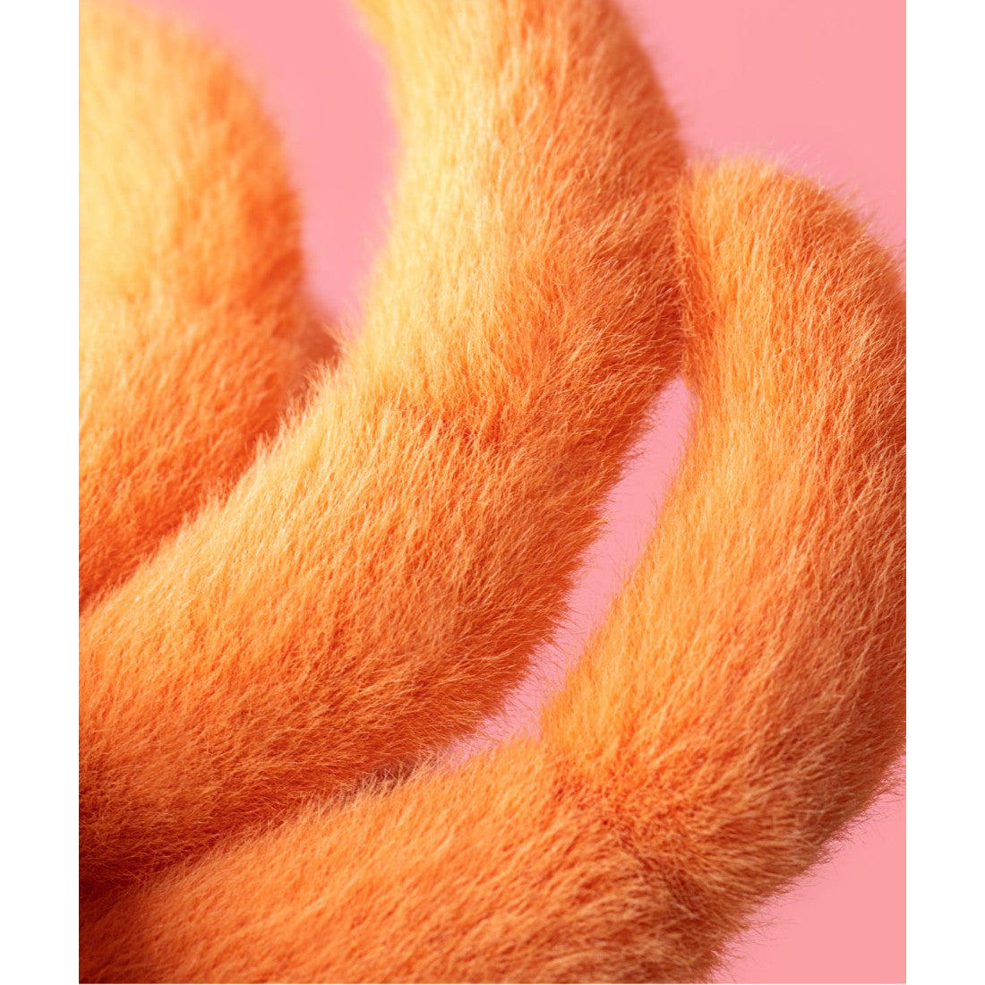 Maskotka Jellycat – Krab Pinchsnap 20 cm, zbliżenie na puszyste nóżki