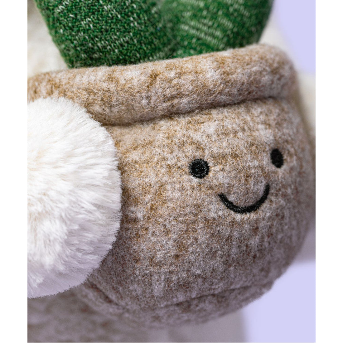 Maskotka Jellycat – Króliczek Kremowy z Aloesem 31 cm, zbliżenie na doniczkę z buzią