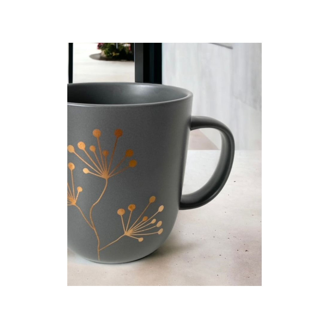 Kubek porcelanowy Czyste Złoto PPD – ciemnoszary, złota gałązka, 400 ml – zdjęcie 3
