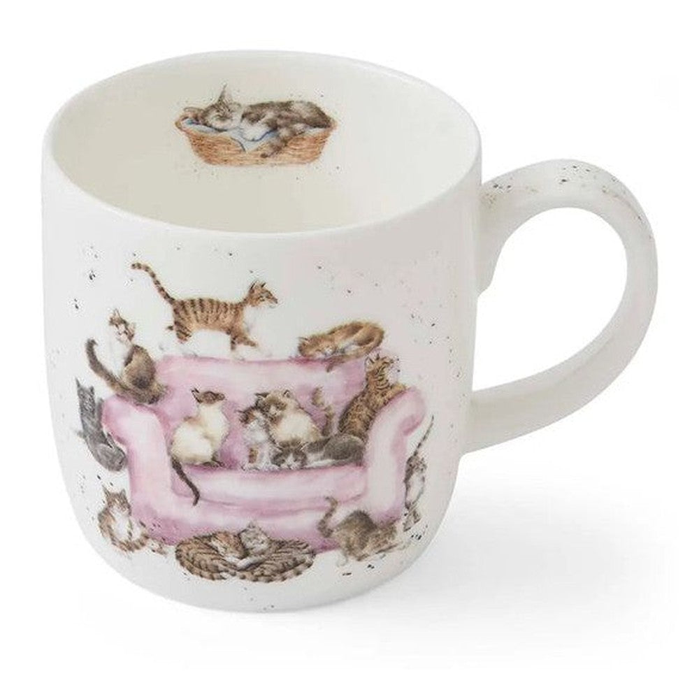 Kubek porcelanowy Wrendale Designs Royal Worcester – kotki na różowym fotelu, 310 ml