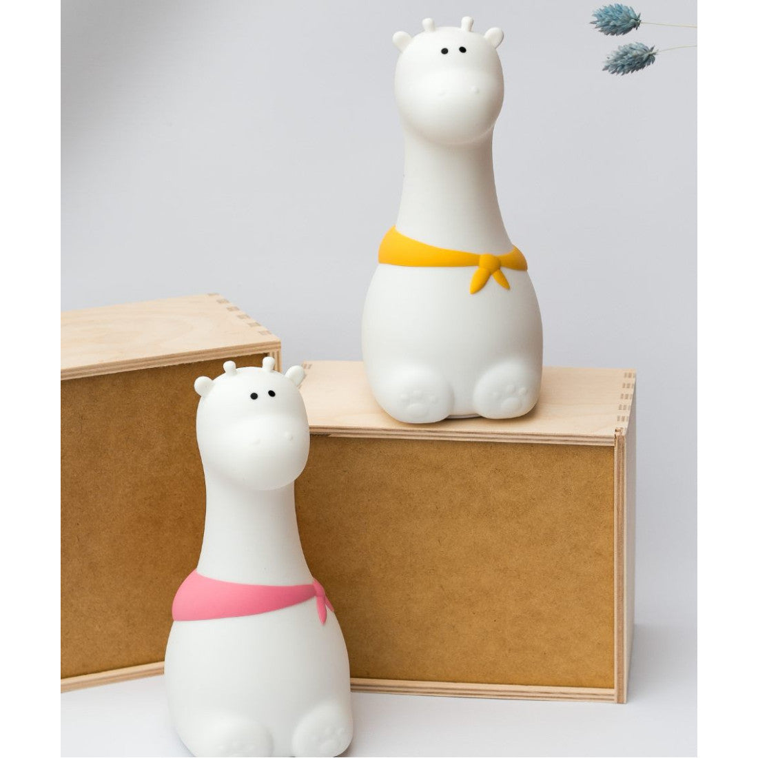 Lampka nocna Żyrafa Rabbit & Friends – biała – zdjęcie 3
