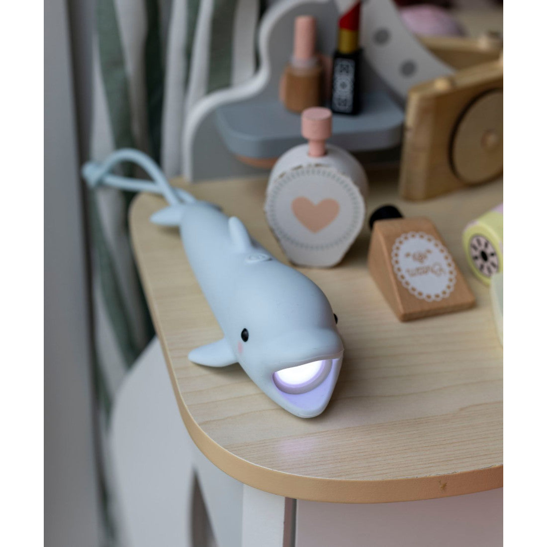 Latarka dla dzieci Delfin BUBBLY Rabbit & Friends – błękitna – zdjęcie 2